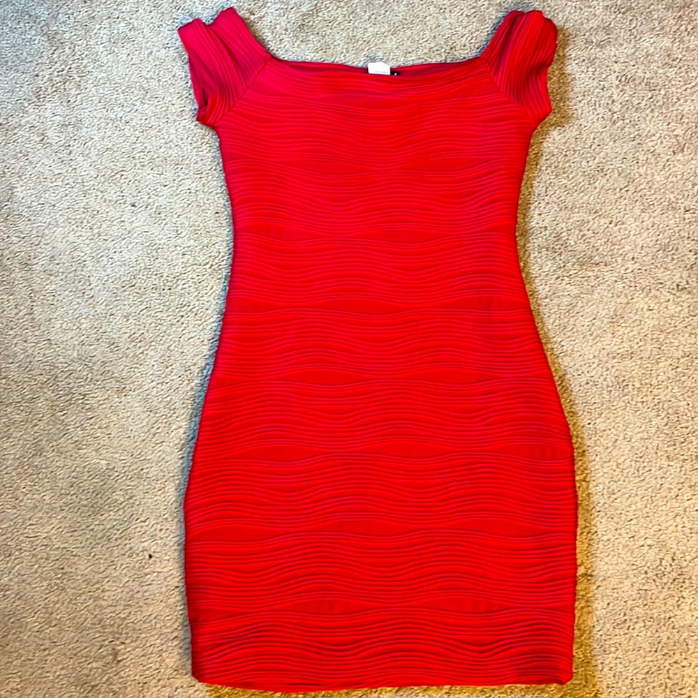 Mini bodycon dress. Red